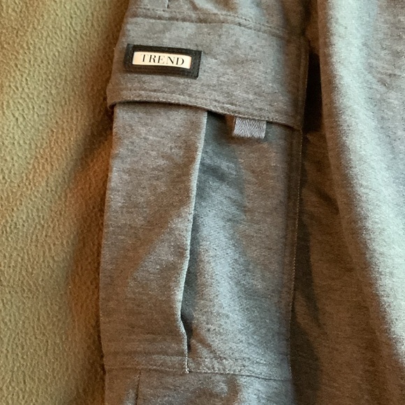 Trend men’s gray cargo sweatpants. Size XXL. Drawstring. Back pocket on right - Picture 4 of 9